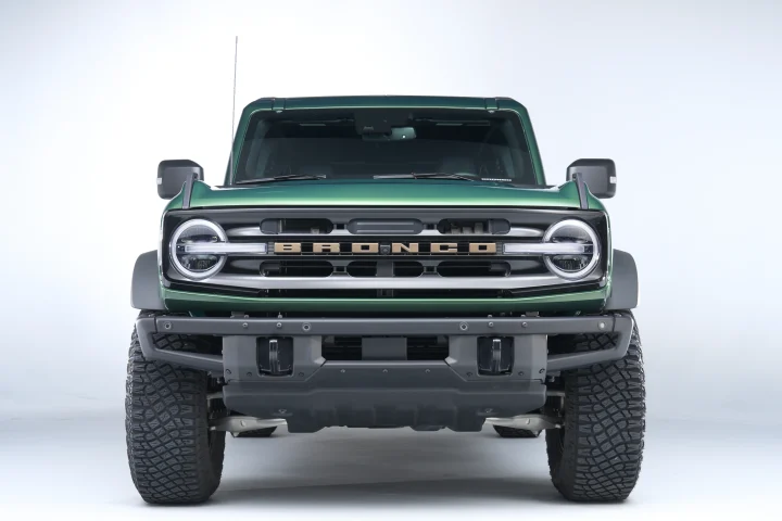 nickinabronco 3 brnc brz deadfront hero 002 3275x2184 2